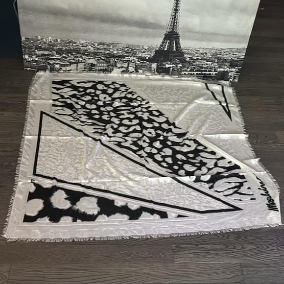 Moschino Black and White Animal Print  oversized Scarf - Picture 16 of 17